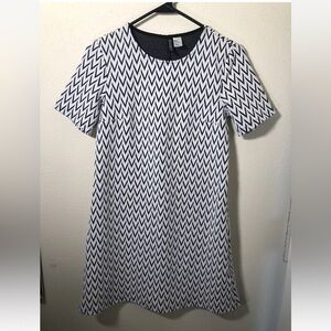 H& M Women’s Dress White Black Chevron Print A Line Stretch Pullover Size 2